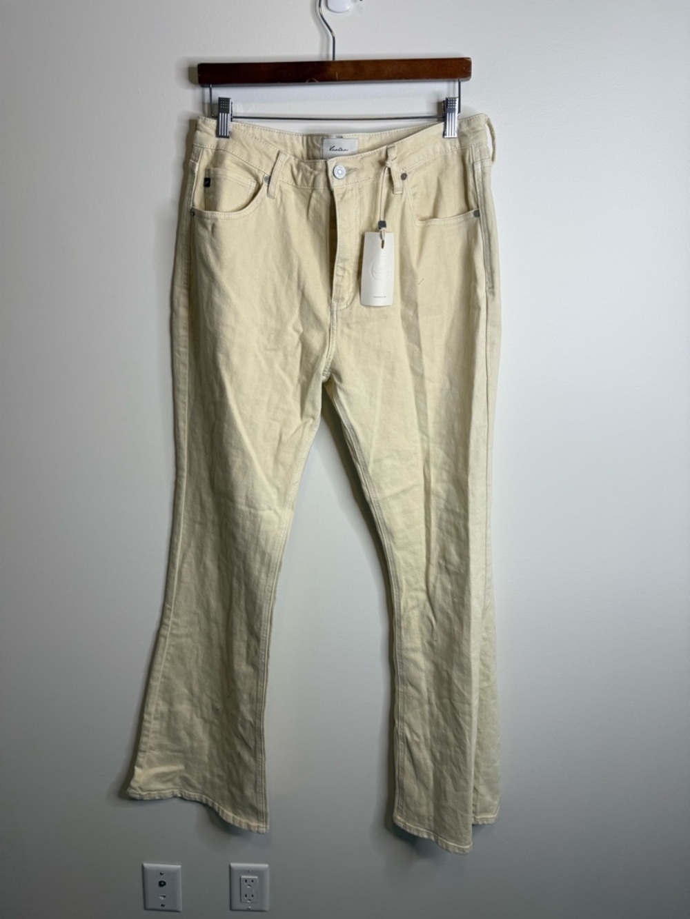 Kancan lurice Women’s Cream Mid Rise Slim Flare Jeans size 30 NWT
